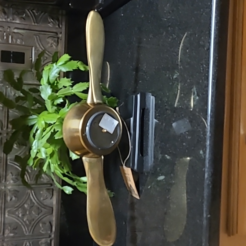 Propeller Tabletop Clock - Picture 4 of 10